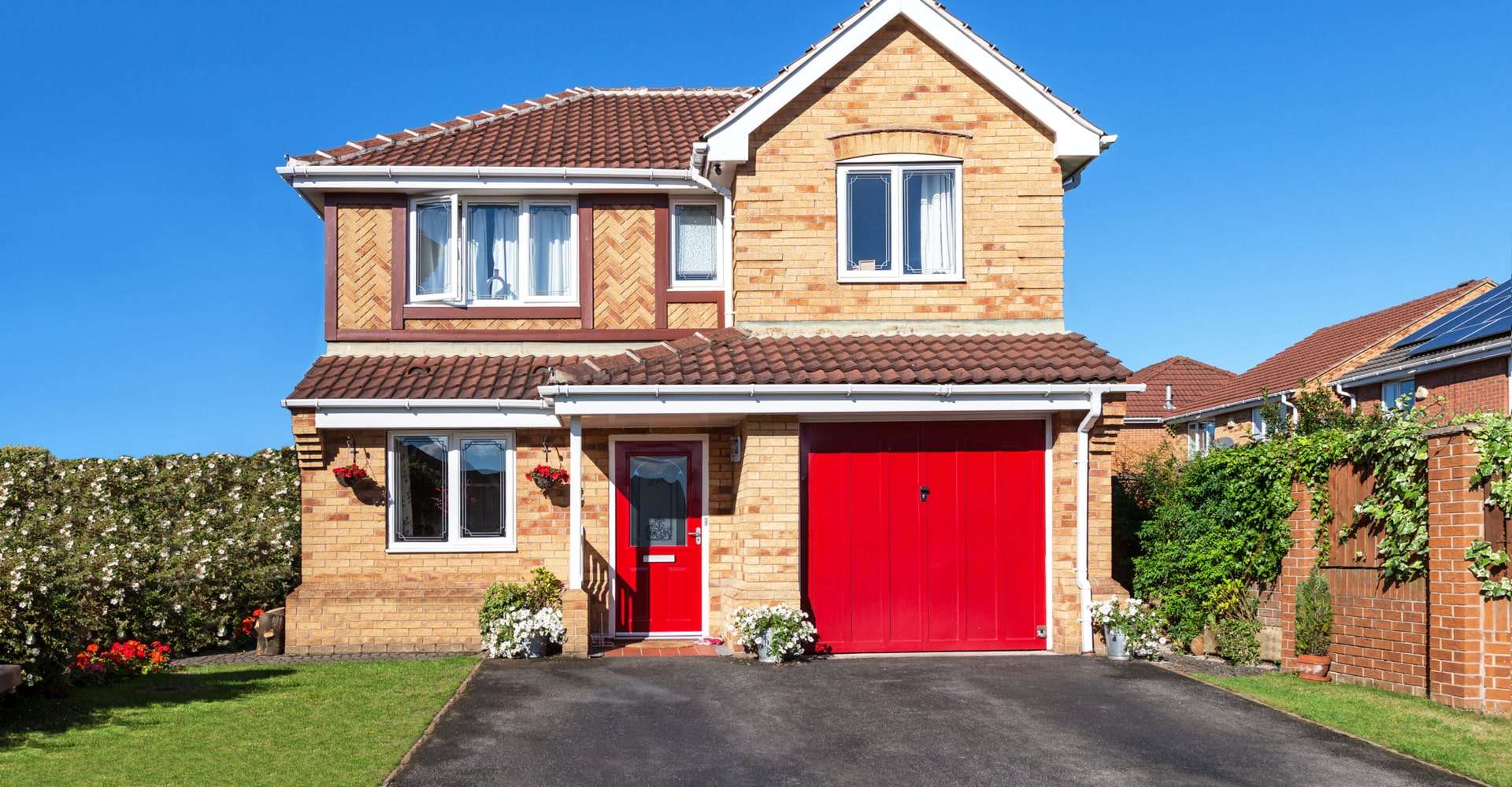 shutterstock_587908760-min House showing Driveway in Preston
