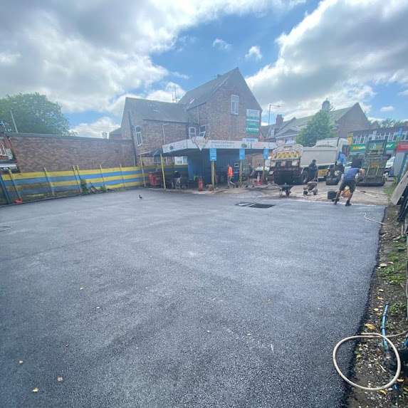 how thick tarmac should be on a driveway?